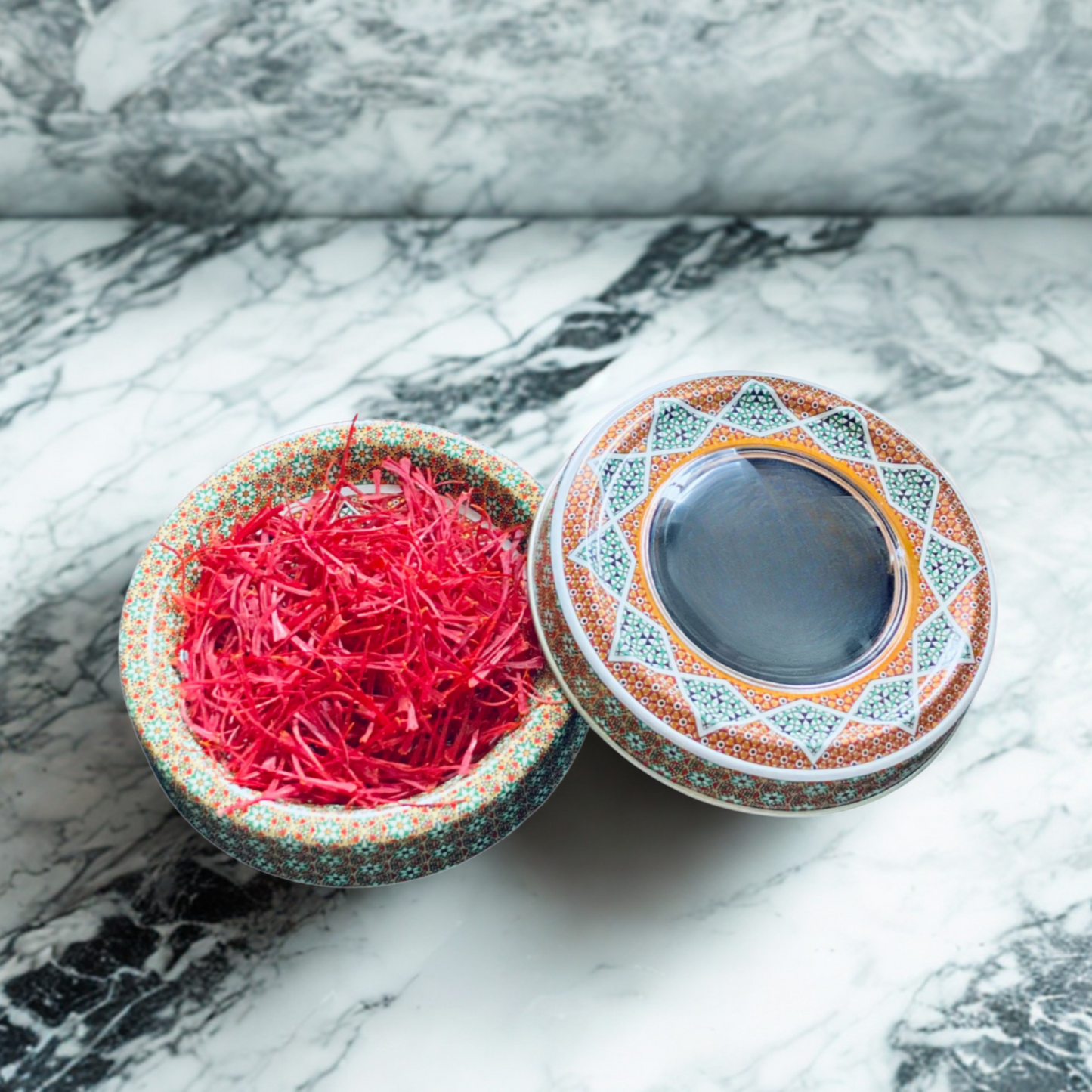 Premium Persische Super Negin Plus Safranfäden 1 g in Metalldose – tiefrote, lange Fäden aus Persien