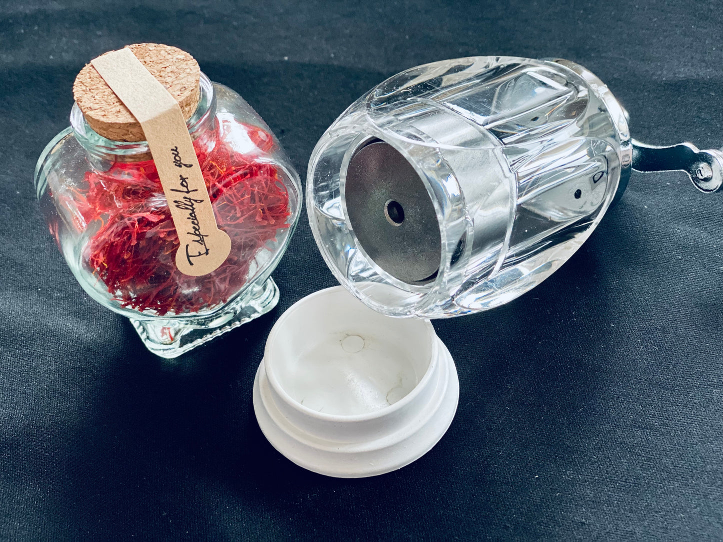 5g Premium Safran in einem hochwertigen dekorativem Glas mit Safran Gewürzmühle