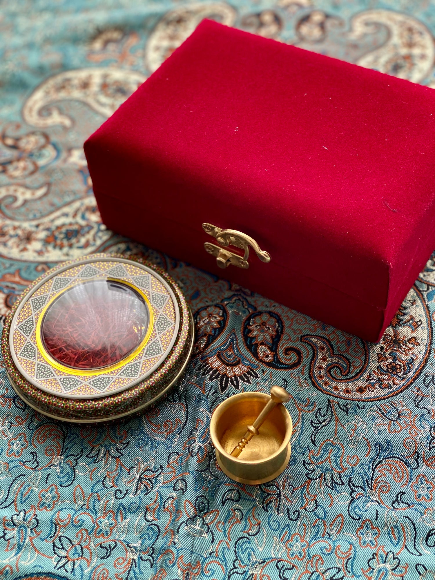 Edle Geschenkbox: Safran (3g) + Mörser in rotem Samt